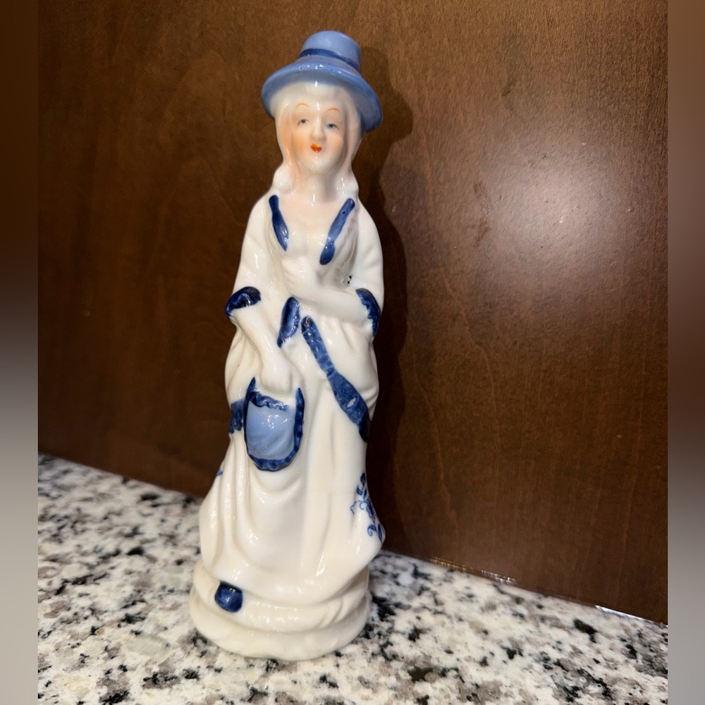 Vintage Porcelain Colonial Woman‎ Figurine in Blue and White